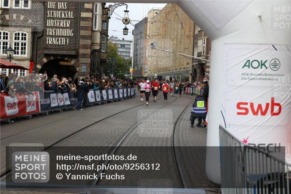 05.10.2025 - 20. swb-Marathon Bremen Yannick Fuchs http://msf.ph/oto/9256312 05.10.2025 11:15:52 Ziel 9567, 11440 meine-sportfotos.de