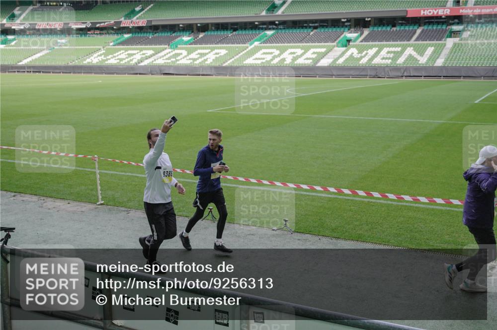 05.10.2025 - 20. swb-Marathon Bremen Michael Burmester http://msf.ph/oto/9256313 05.10.2025 10:44:06 Laufen im Stadion 8844, 9011, 9273, 9373, 9374, 9380, 9386, 9453, 9470, 9561, 9572, 9667, 9724, 9819, 9895, 9911, 9984, 10036, 10040, 10280, 10288, 10320, 10355, 10364, 10435, 10440, 10441, 10442, 10448, 10491, 10512, 10515, 10540, 10552, 10574, 10665, 10705, 10707, 10831, 10839, 11027, 11088, 11135, 11191, 11204, 11252, 11318, 11345, 11381, 11388, 11539, 11548, 11560, 9493, 9731, 9732, 9784, 9848, 9867, 10183, 10315, 10316, 10399, 10433, 10962 meine-sportfotos.de