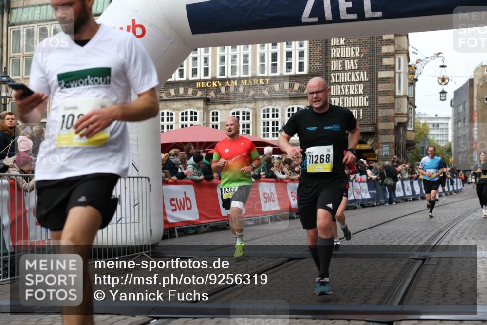 05.10.2025 - 20. swb-Marathon Bremen Yannick Fuchs http://msf.ph/oto/9256319 05.10.2025 10:46:47 Ziel 9009, 9207, 9366, 9961, 10268, 10411, 11268, 11327 meine-sportfotos.de