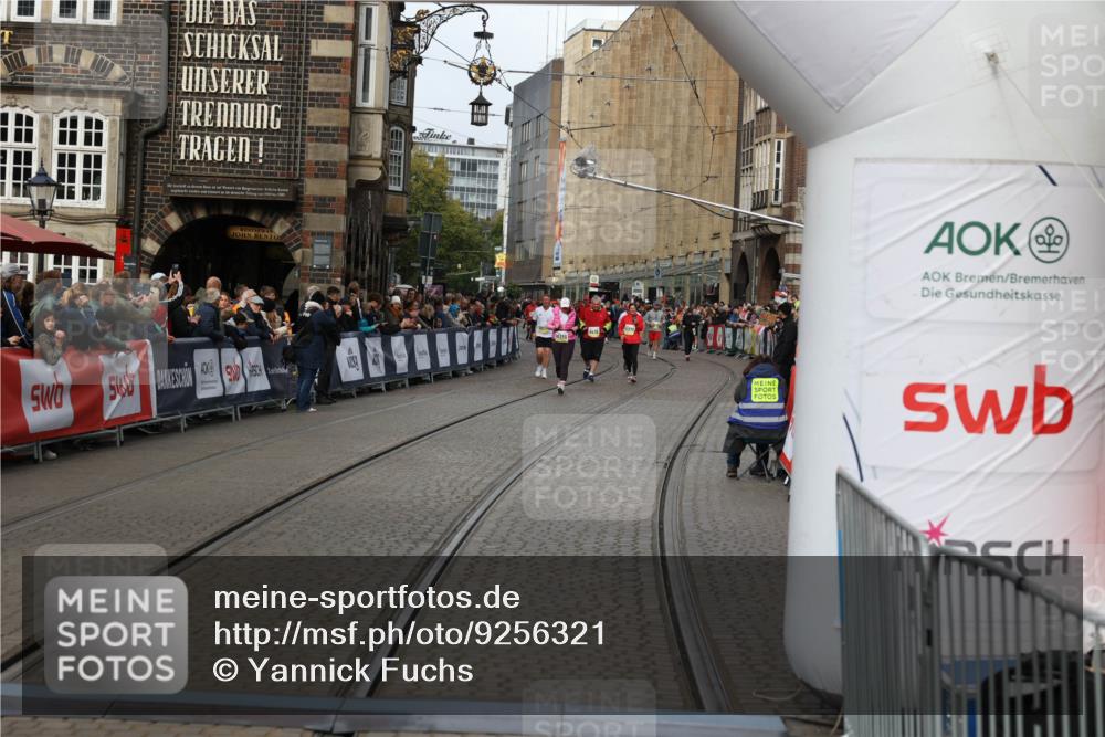 05.10.2025 - 20. swb-Marathon Bremen Yannick Fuchs http://msf.ph/oto/9256321 05.10.2025 11:15:52 Ziel 9567, 11440 meine-sportfotos.de