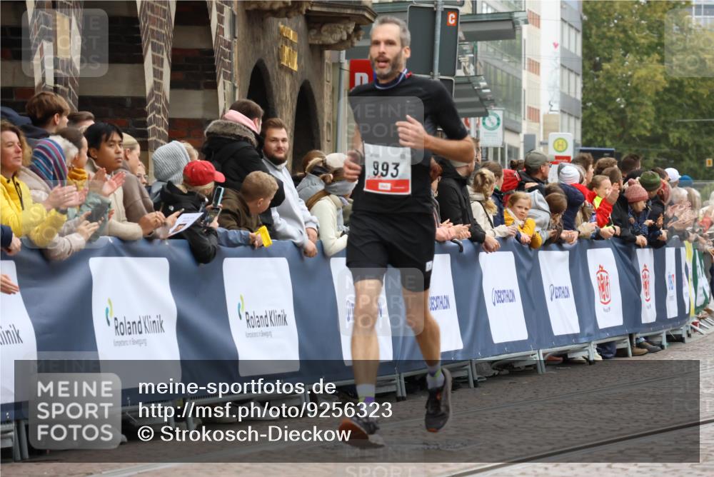 05.10.2025 - 20. swb-Marathon Bremen Strokosch-Dieckow http://msf.ph/oto/9256323 05.10.2025 12:54:09 Ziel 993, 9082 meine-sportfotos.de