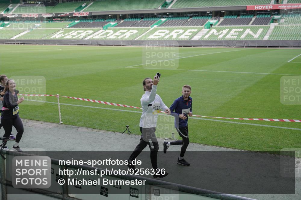 05.10.2025 - 20. swb-Marathon Bremen Michael Burmester http://msf.ph/oto/9256326 05.10.2025 10:44:07 Laufen im Stadion 8844, 9011, 9273, 9373, 9374, 9380, 9386, 9453, 9470, 9479, 9561, 9572, 9667, 9724, 9819, 9895, 9911, 9984, 10036, 10040, 10280, 10288, 10320, 10355, 10364, 10435, 10440, 10441, 10442, 10448, 10491, 10512, 10515, 10540, 10552, 10574, 10665, 10705, 10707, 10831, 10839, 10984, 11027, 11072, 11088, 11135, 11191, 11204, 11252, 11318, 11345, 11381, 11388, 11539, 11548, 11560, 11568, 11635, 9493, 9731, 9732, 9848, 9867, 10183, 10315, 10316, 10399, 10433, 10435, 10962 meine-sportfotos.de
