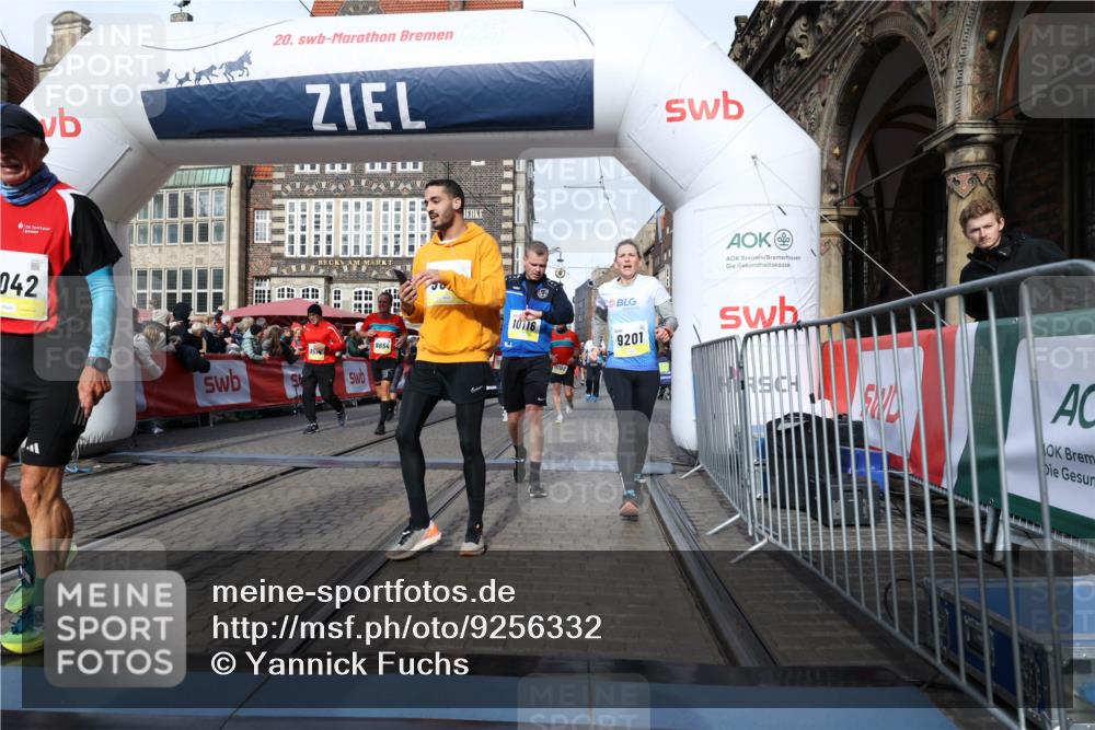 05.10.2025 - 20. swb-Marathon Bremen Yannick Fuchs http://msf.ph/oto/9256332 05.10.2025 10:55:27 Ziel 9201, 9318, 9350, 9514, 9654, 9881, 9933, 10116, 10260, 10970, 11042, 11115, 11140, 11431, 11702 meine-sportfotos.de