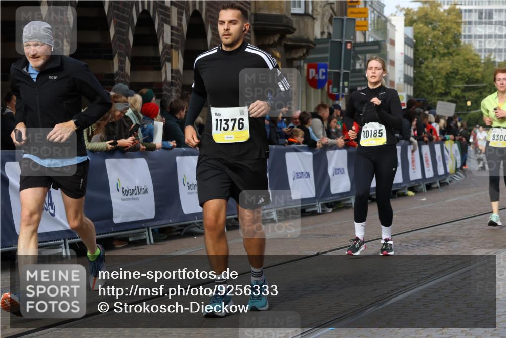 05.10.2025 - 20. swb-Marathon Bremen Strokosch-Dieckow http://msf.ph/oto/9256333 05.10.2025 11:03:04 Ziel 9229, 9300, 9593, 9661, 9662, 9893, 10185, 10777, 10996, 11376, 11682 meine-sportfotos.de