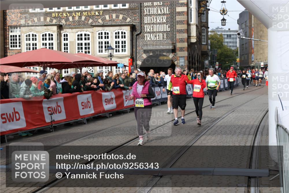 05.10.2025 - 20. swb-Marathon Bremen Yannick Fuchs http://msf.ph/oto/9256343 05.10.2025 11:16:03 Ziel 8476, 10355, 11375 meine-sportfotos.de
