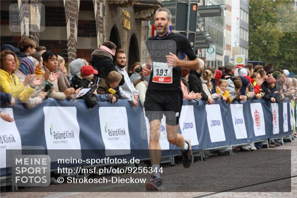 05.10.2025 - 20. swb-Marathon Bremen Strokosch-Dieckow http://msf.ph/oto/9256344 05.10.2025 12:54:09 Ziel 993, 9082 meine-sportfotos.de