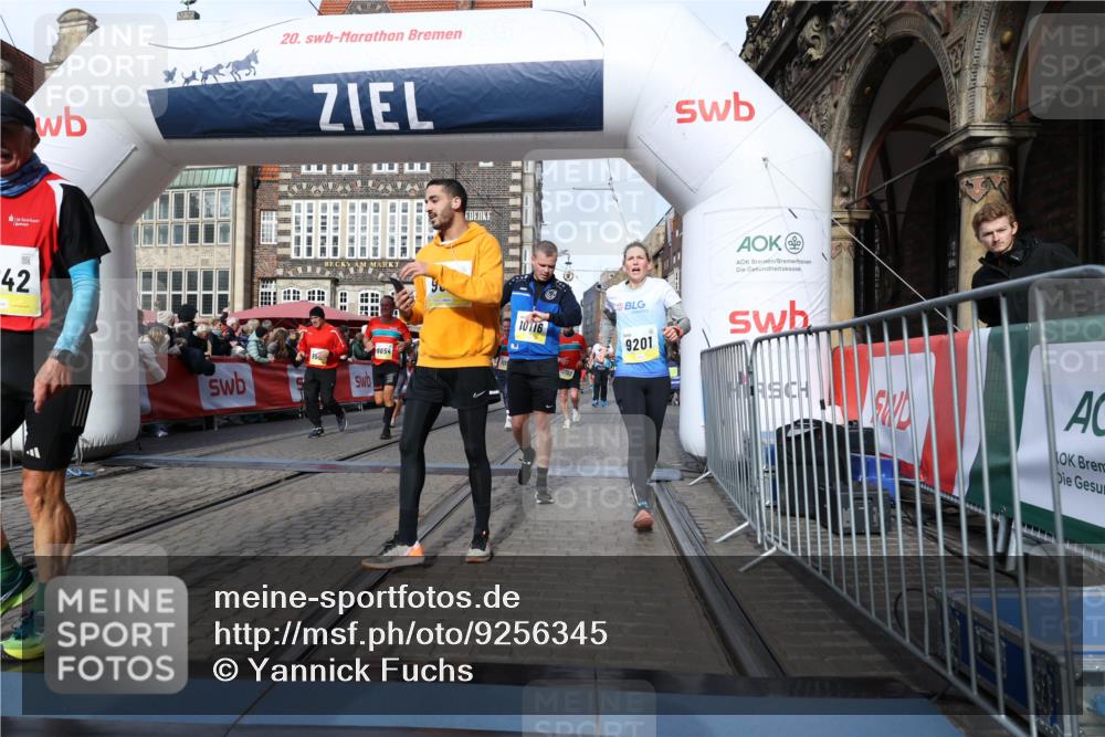 05.10.2025 - 20. swb-Marathon Bremen Yannick Fuchs http://msf.ph/oto/9256345 05.10.2025 10:55:27 Ziel 9201, 9318, 9350, 9514, 9654, 9881, 9933, 10116, 10260, 10970, 11042, 11115, 11140, 11431, 11702 meine-sportfotos.de
