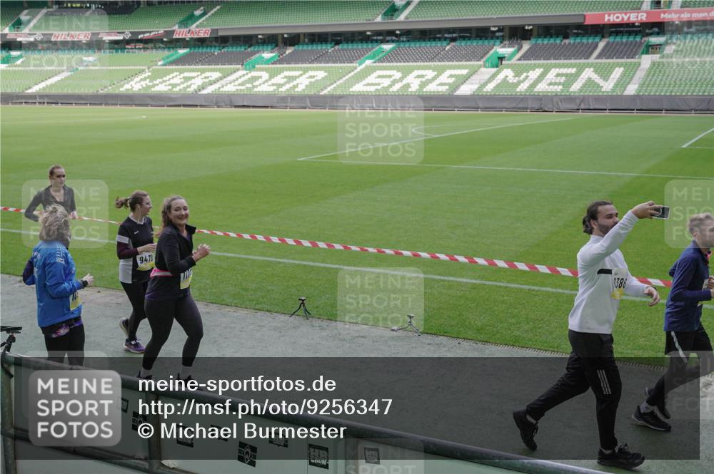 05.10.2025 - 20. swb-Marathon Bremen Michael Burmester http://msf.ph/oto/9256347 05.10.2025 10:44:08 Laufen im Stadion 8844, 9011, 9273, 9373, 9374, 9380, 9386, 9453, 9470, 9479, 9561, 9572, 9667, 9724, 9819, 9895, 9911, 9984, 10036, 10040, 10280, 10288, 10320, 10355, 10364, 10440, 10441, 10442, 10448, 10491, 10512, 10540, 10552, 10574, 10665, 10705, 10707, 10831, 10839, 10984, 11027, 11072, 11088, 11135, 11191, 11204, 11252, 11318, 11345, 11381, 11388, 11539, 11548, 11560, 11568, 11635, 9731, 9732, 9848, 9867, 10183, 10315, 10399, 10433, 10435 meine-sportfotos.de