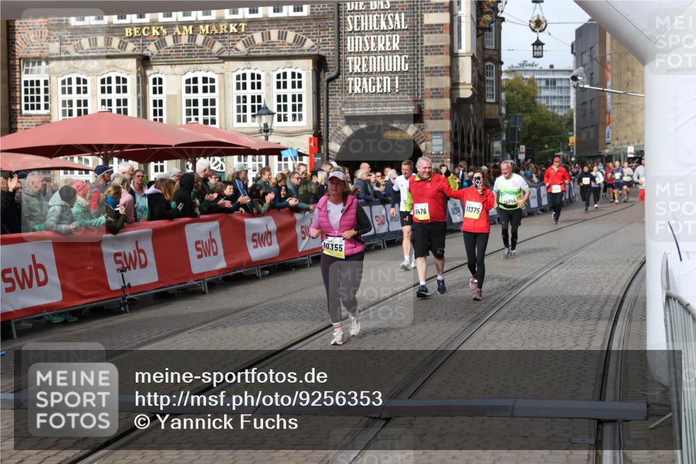 05.10.2025 - 20. swb-Marathon Bremen Yannick Fuchs http://msf.ph/oto/9256353 05.10.2025 11:16:03 Ziel 8476, 10355, 11375 meine-sportfotos.de