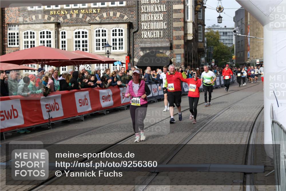 05.10.2025 - 20. swb-Marathon Bremen Yannick Fuchs http://msf.ph/oto/9256360 05.10.2025 11:16:03 Ziel 8476, 10355, 11375 meine-sportfotos.de