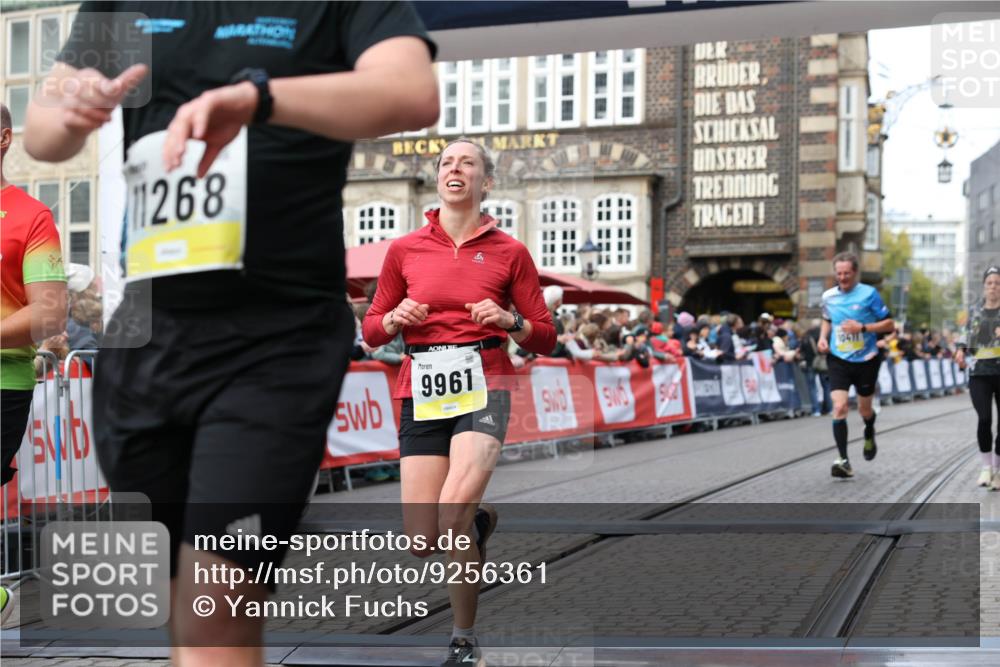 05.10.2025 - 20. swb-Marathon Bremen Yannick Fuchs http://msf.ph/oto/9256361 05.10.2025 10:46:48 Ziel 9009, 9366, 9961, 10268, 10411, 11268, 11327 meine-sportfotos.de
