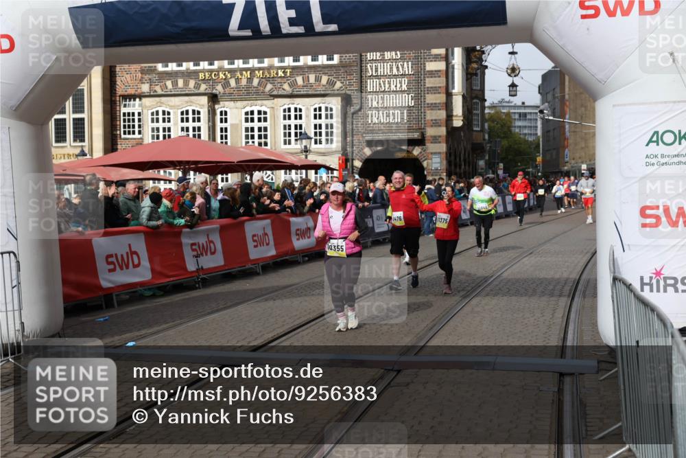 05.10.2025 - 20. swb-Marathon Bremen Yannick Fuchs http://msf.ph/oto/9256383 05.10.2025 11:16:04 Ziel 8476, 10355, 11375 meine-sportfotos.de
