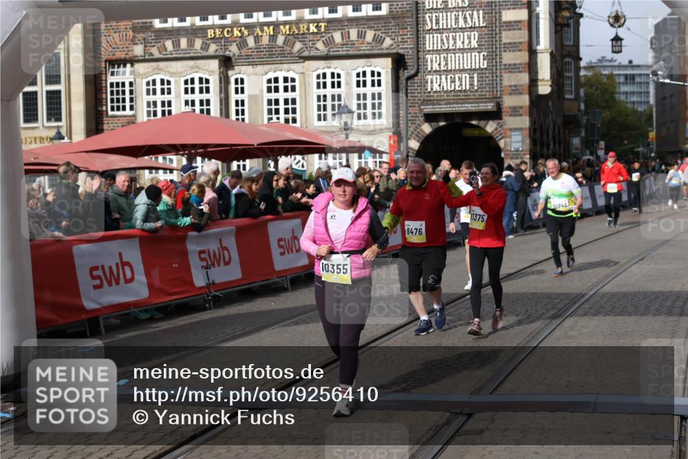 05.10.2025 - 20. swb-Marathon Bremen Yannick Fuchs http://msf.ph/oto/9256410 05.10.2025 11:16:05 Ziel 8476, 10355, 11375 meine-sportfotos.de
