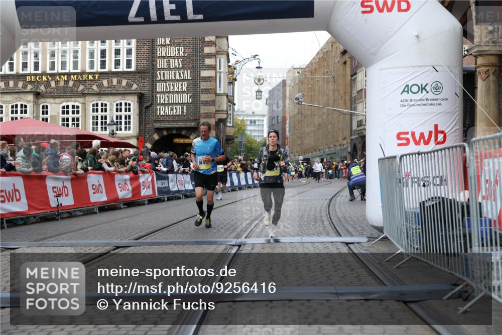 05.10.2025 - 20. swb-Marathon Bremen Yannick Fuchs http://msf.ph/oto/9256416 05.10.2025 10:46:49 Ziel 9366, 9961, 10268, 10411, 11268, 11327 meine-sportfotos.de
