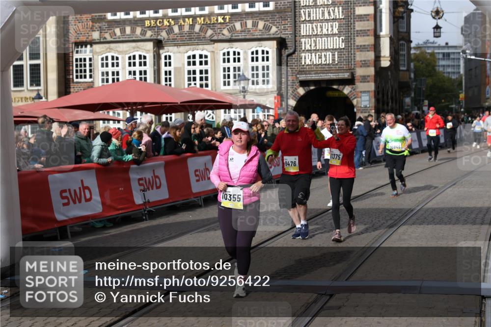 05.10.2025 - 20. swb-Marathon Bremen Yannick Fuchs http://msf.ph/oto/9256422 05.10.2025 11:16:05 Ziel 8476, 10355, 11375 meine-sportfotos.de