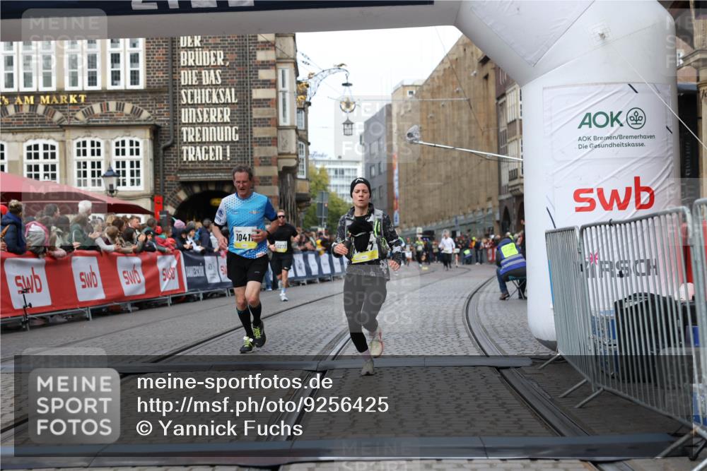 05.10.2025 - 20. swb-Marathon Bremen Yannick Fuchs http://msf.ph/oto/9256425 05.10.2025 10:46:49 Ziel 9366, 9961, 10268, 10411, 11268, 11327 meine-sportfotos.de