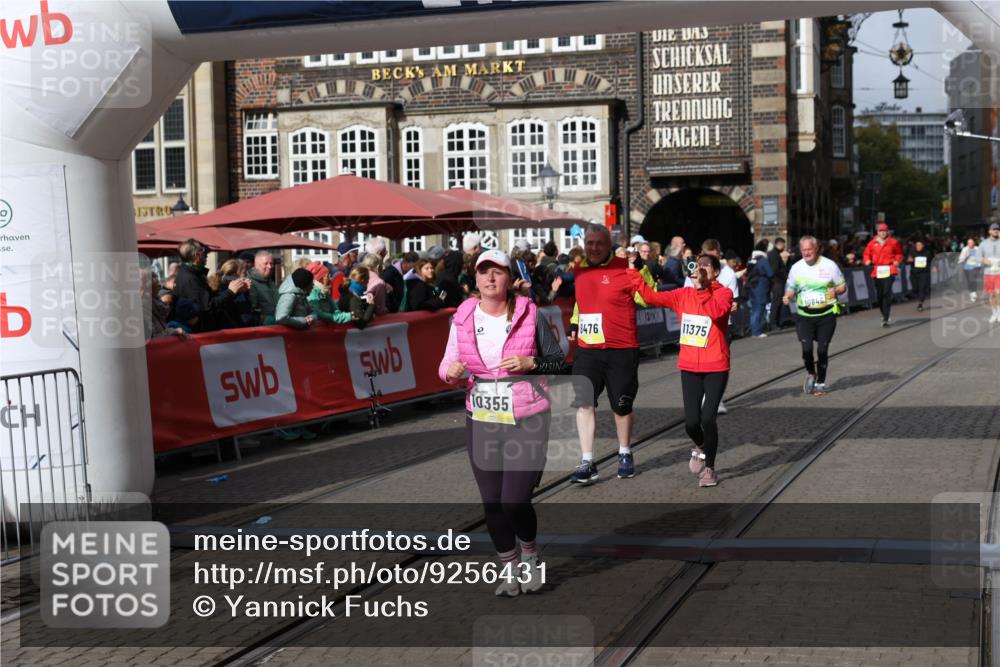 05.10.2025 - 20. swb-Marathon Bremen Yannick Fuchs http://msf.ph/oto/9256431 05.10.2025 11:16:05 Ziel 8476, 10355, 11375 meine-sportfotos.de