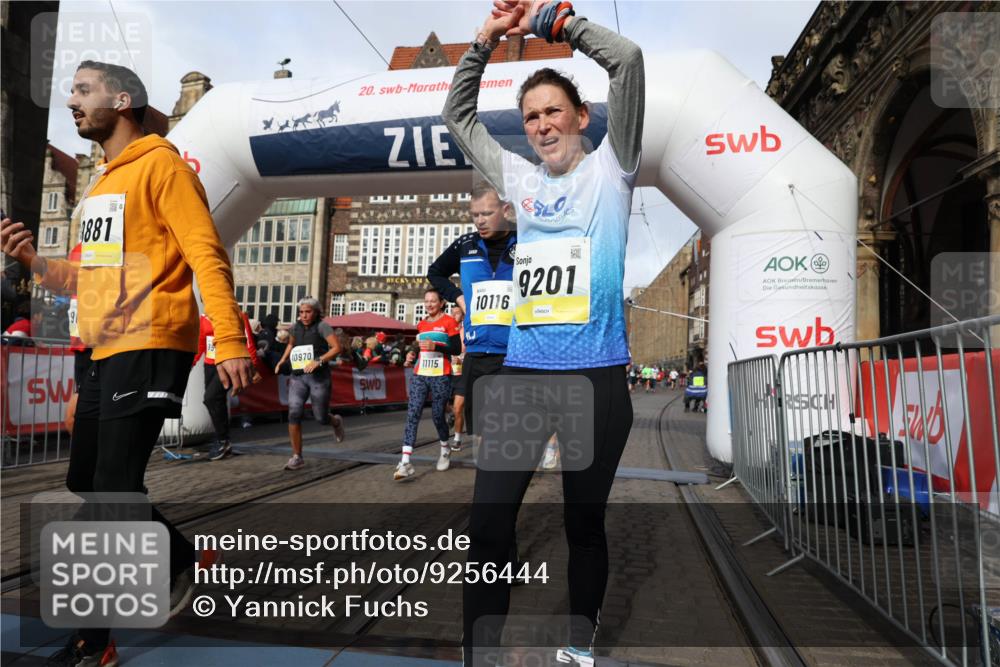 05.10.2025 - 20. swb-Marathon Bremen Yannick Fuchs http://msf.ph/oto/9256444 05.10.2025 10:55:28 Ziel 9201, 9350, 9514, 9654, 9881, 9933, 10116, 10260, 10970, 11042, 11115, 11140, 11380, 11431, 11702 meine-sportfotos.de