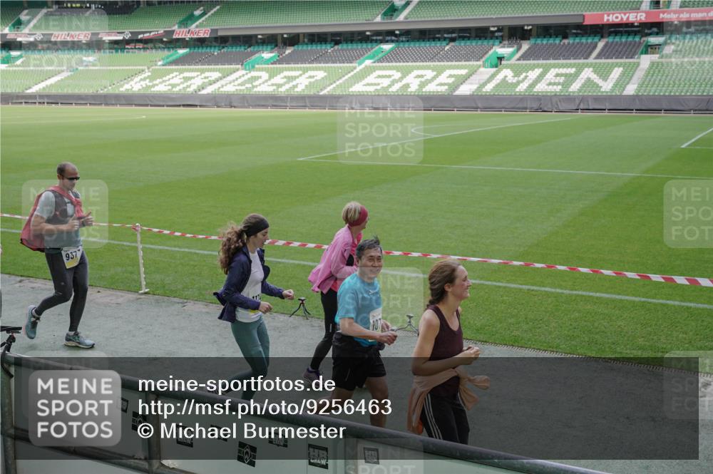 05.10.2025 - 20. swb-Marathon Bremen Michael Burmester http://msf.ph/oto/9256463 05.10.2025 10:44:12 Laufen im Stadion 7007, 8844, 9011, 9012, 9273, 9303, 9373, 9374, 9380, 9386, 9453, 9470, 9479, 9572, 9667, 9724, 9819, 9895, 9911, 9984, 10036, 10040, 10273, 10280, 10288, 10320, 10355, 10364, 10440, 10441, 10442, 10448, 10491, 10512, 10540, 10552, 10574, 10665, 10705, 10707, 10831, 10839, 10984, 11027, 11072, 11088, 11135, 11191, 11204, 11252, 11318, 11345, 11381, 11385, 11388, 11448, 11539, 11544, 11548, 11560, 11568, 11635, 9561, 9848, 9867, 10183, 10315, 10399, 10435 meine-sportfotos.de