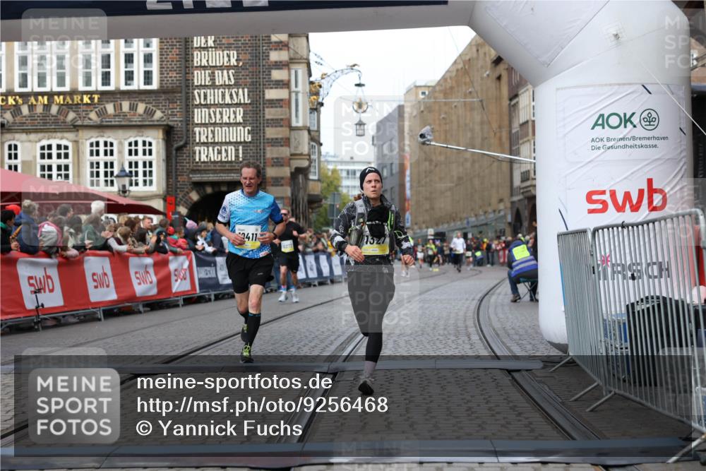 05.10.2025 - 20. swb-Marathon Bremen Yannick Fuchs http://msf.ph/oto/9256468 05.10.2025 10:46:50 Ziel 9366, 9961, 10268, 10277, 10411, 11268, 11327 meine-sportfotos.de