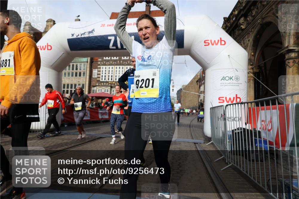 05.10.2025 - 20. swb-Marathon Bremen Yannick Fuchs http://msf.ph/oto/9256473 05.10.2025 10:55:29 Ziel 9201, 9350, 9514, 9654, 9881, 9933, 10116, 10256, 10260, 10970, 11042, 11115, 11380, 11431, 11702 meine-sportfotos.de