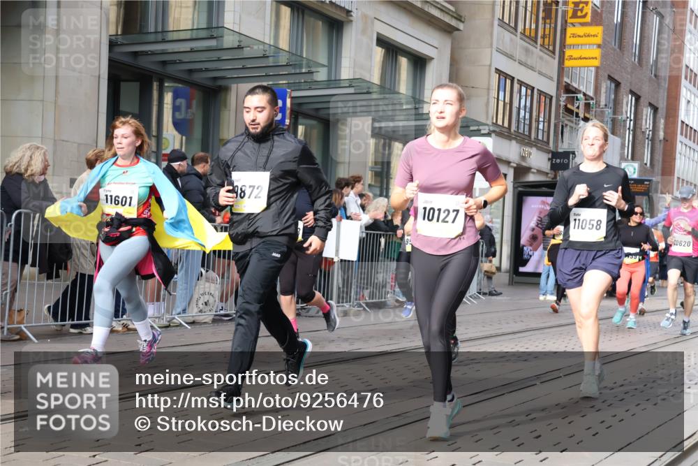 05.10.2025 - 20. swb-Marathon Bremen Strokosch-Dieckow http://msf.ph/oto/9256476 05.10.2025 10:57:48 Ziel 7077, 9174, 9330, 9462, 9568, 9576, 9582, 9634, 9719, 9872, 9952, 10127, 10368, 10377, 10395, 10398, 10459, 10577, 10620, 10703, 10786, 10793, 11049, 11058, 11116, 11301, 11562, 11601, 11608, 11663, 11724, 7077, 9174, 9330, 9462, 9568, 9576, 9582, 9634, 9719, 9872, 9952, 10127, 10368, 10377, 10395, 10398, 10459, 10577, 10620, 10703, 10786, 10793, 11058, 11562, 11601, 11608, 11663 meine-sportfotos.de