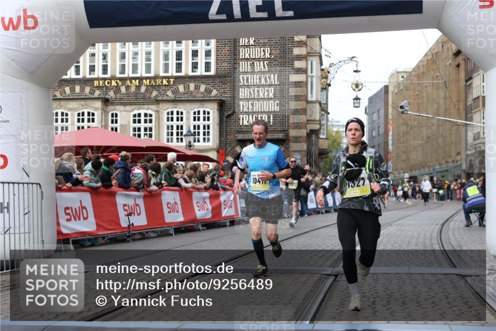 05.10.2025 - 20. swb-Marathon Bremen Yannick Fuchs http://msf.ph/oto/9256489 05.10.2025 10:46:50 Ziel 9366, 9961, 10268, 10277, 10411, 11268, 11327 meine-sportfotos.de
