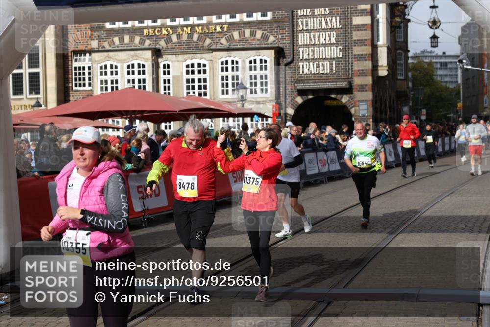 05.10.2025 - 20. swb-Marathon Bremen Yannick Fuchs http://msf.ph/oto/9256501 05.10.2025 11:16:07 Ziel 8476, 10355, 10831, 10846, 11375 meine-sportfotos.de