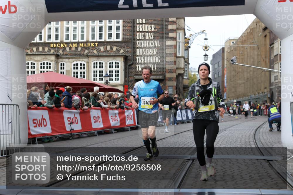 05.10.2025 - 20. swb-Marathon Bremen Yannick Fuchs http://msf.ph/oto/9256508 05.10.2025 10:46:50 Ziel 9366, 9961, 10268, 10277, 10411, 11268, 11327 meine-sportfotos.de
