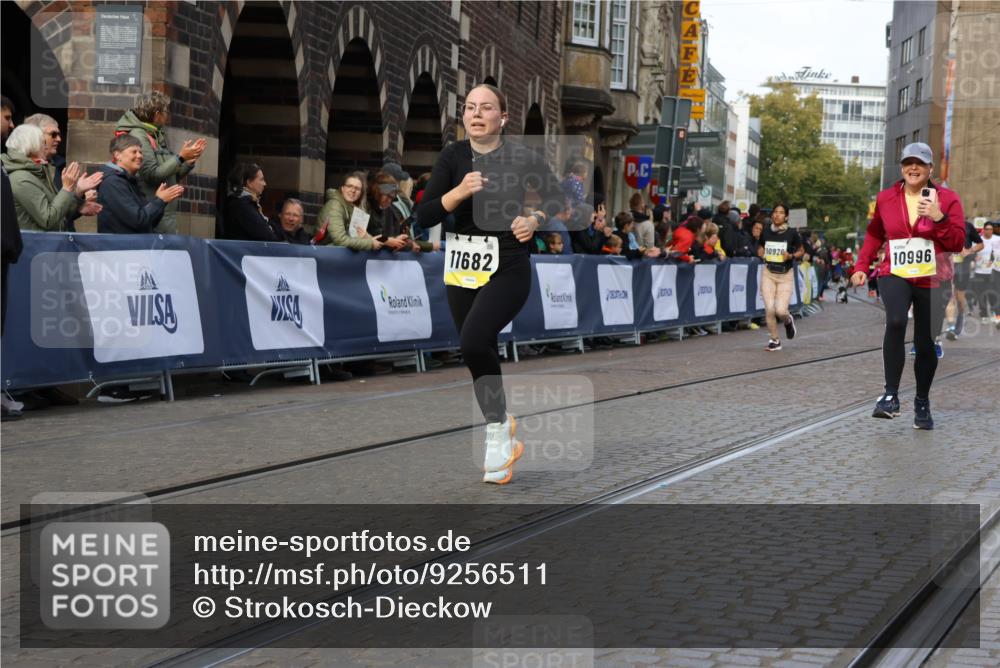 05.10.2025 - 20. swb-Marathon Bremen Strokosch-Dieckow http://msf.ph/oto/9256511 05.10.2025 11:03:10 Ziel 9300, 9325, 9593, 10185, 10471, 10926, 10996, 11390, 11682 meine-sportfotos.de