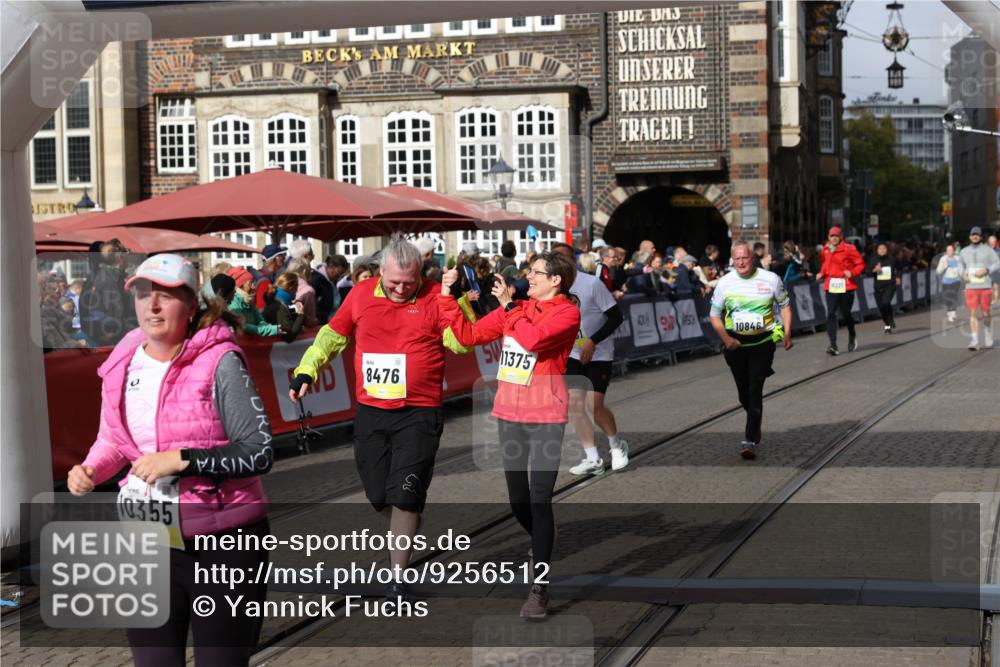 05.10.2025 - 20. swb-Marathon Bremen Yannick Fuchs http://msf.ph/oto/9256512 05.10.2025 11:16:07 Ziel 8476, 10355, 10831, 10846, 11375 meine-sportfotos.de