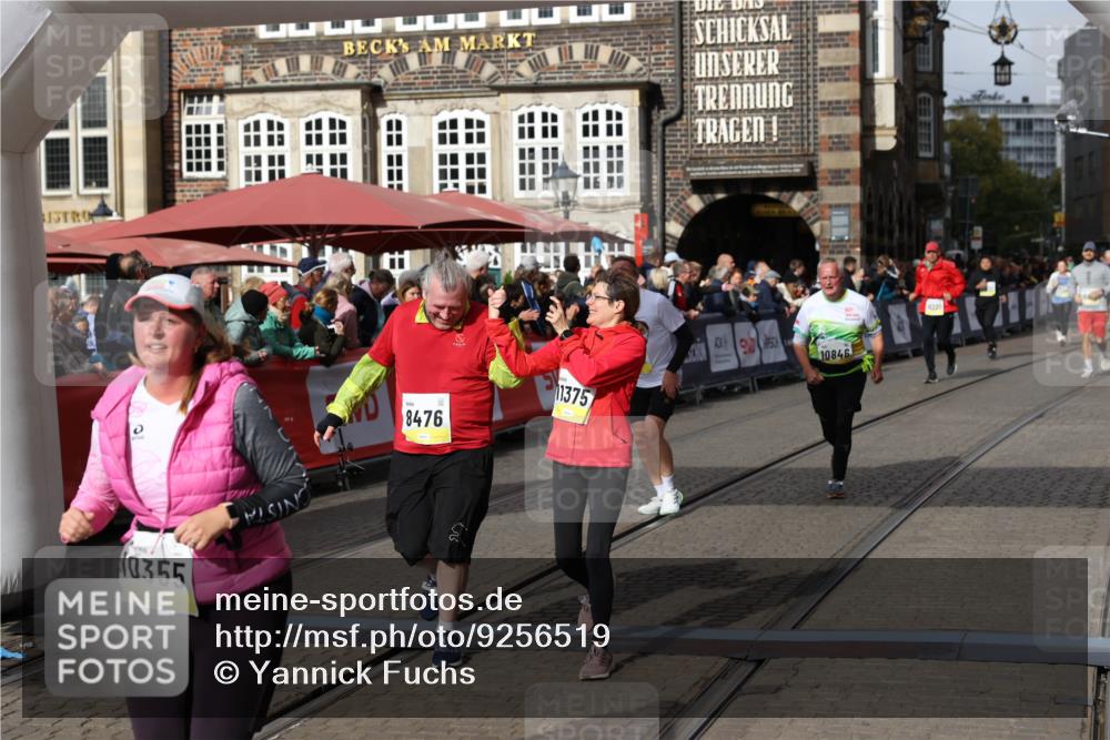 05.10.2025 - 20. swb-Marathon Bremen Yannick Fuchs http://msf.ph/oto/9256519 05.10.2025 11:16:07 Ziel 8476, 10355, 10831, 10846, 11375 meine-sportfotos.de