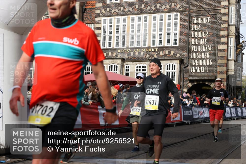 05.10.2025 - 20. swb-Marathon Bremen Yannick Fuchs http://msf.ph/oto/9256521 05.10.2025 10:55:31 Ziel 9201, 9350, 9514, 9654, 9722, 9881, 9902, 9933, 10116, 10256, 10260, 10970, 11042, 11115, 11380, 11431, 11702 meine-sportfotos.de