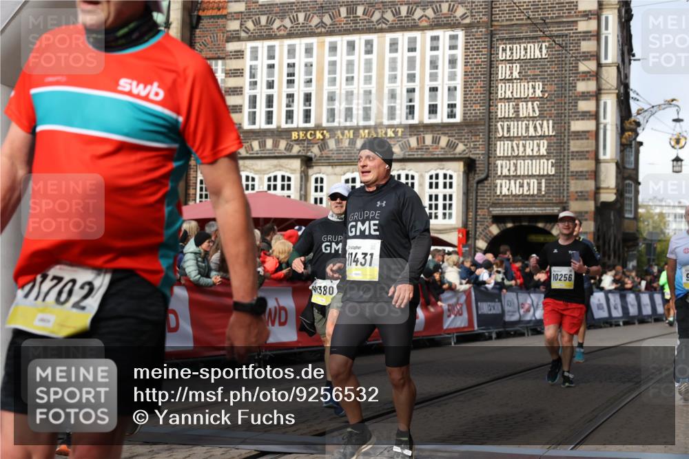 05.10.2025 - 20. swb-Marathon Bremen Yannick Fuchs http://msf.ph/oto/9256532 05.10.2025 10:55:31 Ziel 9201, 9350, 9514, 9654, 9722, 9881, 9902, 9933, 10116, 10256, 10260, 10970, 11042, 11115, 11380, 11431, 11702 meine-sportfotos.de