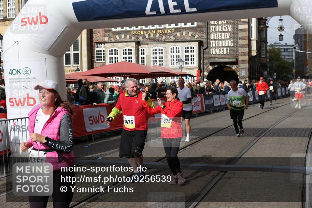 05.10.2025 - 20. swb-Marathon Bremen Yannick Fuchs http://msf.ph/oto/9256539 05.10.2025 11:16:07 Ziel 8476, 10355, 10831, 10846, 11375 meine-sportfotos.de