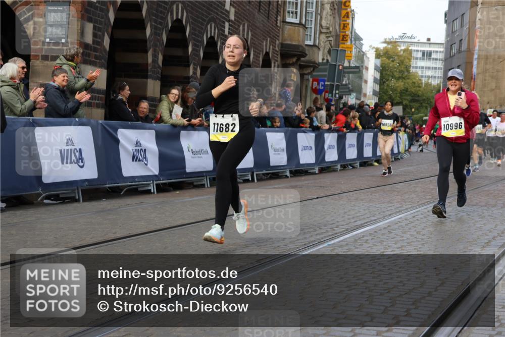 05.10.2025 - 20. swb-Marathon Bremen Strokosch-Dieckow http://msf.ph/oto/9256540 05.10.2025 11:03:10 Ziel 9300, 9325, 9593, 10185, 10471, 10926, 10996, 11390, 11682 meine-sportfotos.de
