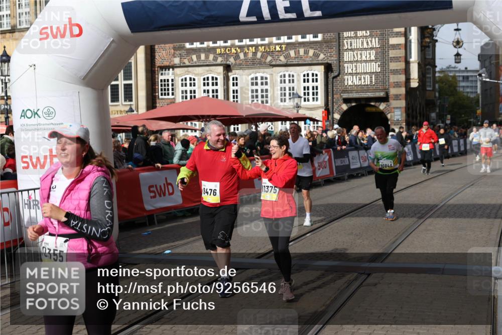 05.10.2025 - 20. swb-Marathon Bremen Yannick Fuchs http://msf.ph/oto/9256546 05.10.2025 11:16:07 Ziel 8476, 10355, 10831, 10846, 11375 meine-sportfotos.de