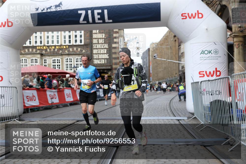 05.10.2025 - 20. swb-Marathon Bremen Yannick Fuchs http://msf.ph/oto/9256553 05.10.2025 10:46:51 Ziel 9366, 9961, 10268, 10277, 10411, 11268, 11327 meine-sportfotos.de