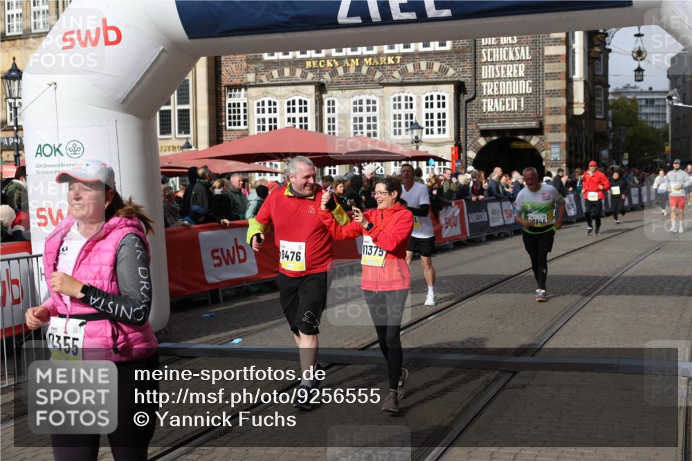05.10.2025 - 20. swb-Marathon Bremen Yannick Fuchs http://msf.ph/oto/9256555 05.10.2025 11:16:07 Ziel 8476, 10355, 10831, 10846, 11375 meine-sportfotos.de
