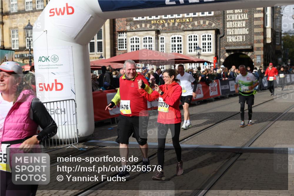 05.10.2025 - 20. swb-Marathon Bremen Yannick Fuchs http://msf.ph/oto/9256576 05.10.2025 11:16:08 Ziel 8476, 10355, 10831, 10846, 11375 meine-sportfotos.de