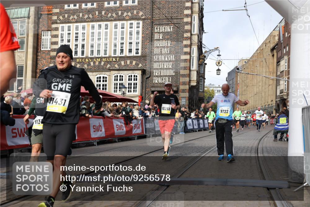 05.10.2025 - 20. swb-Marathon Bremen Yannick Fuchs http://msf.ph/oto/9256578 05.10.2025 10:55:31 Ziel 9201, 9350, 9514, 9654, 9722, 9881, 9902, 9933, 10116, 10256, 10260, 10970, 11042, 11115, 11380, 11431, 11702 meine-sportfotos.de