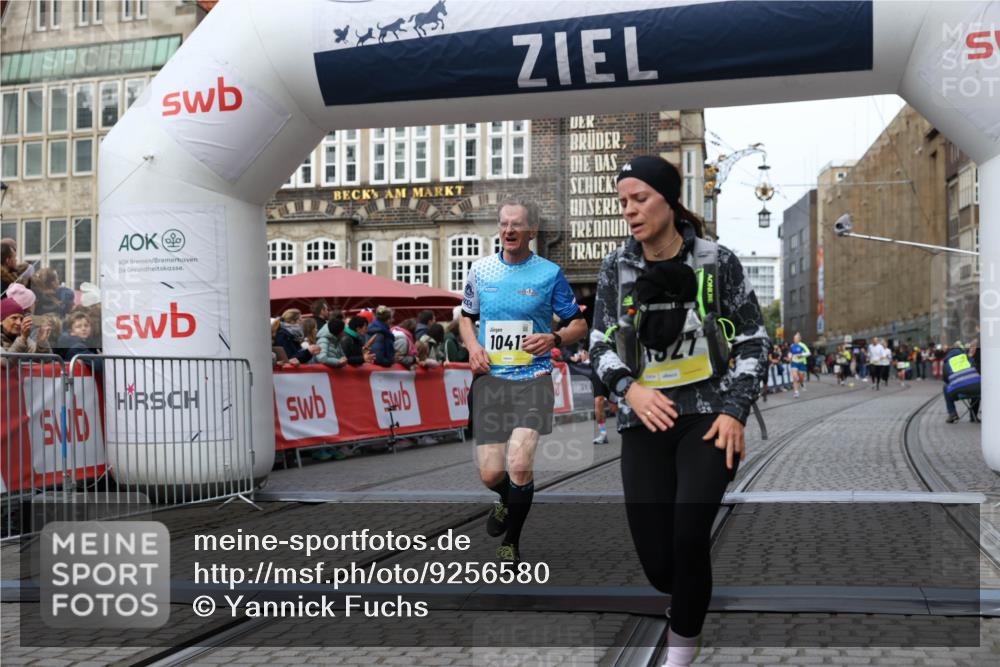 05.10.2025 - 20. swb-Marathon Bremen Yannick Fuchs http://msf.ph/oto/9256580 05.10.2025 10:46:51 Ziel 9366, 9961, 10268, 10277, 10411, 11268, 11327 meine-sportfotos.de
