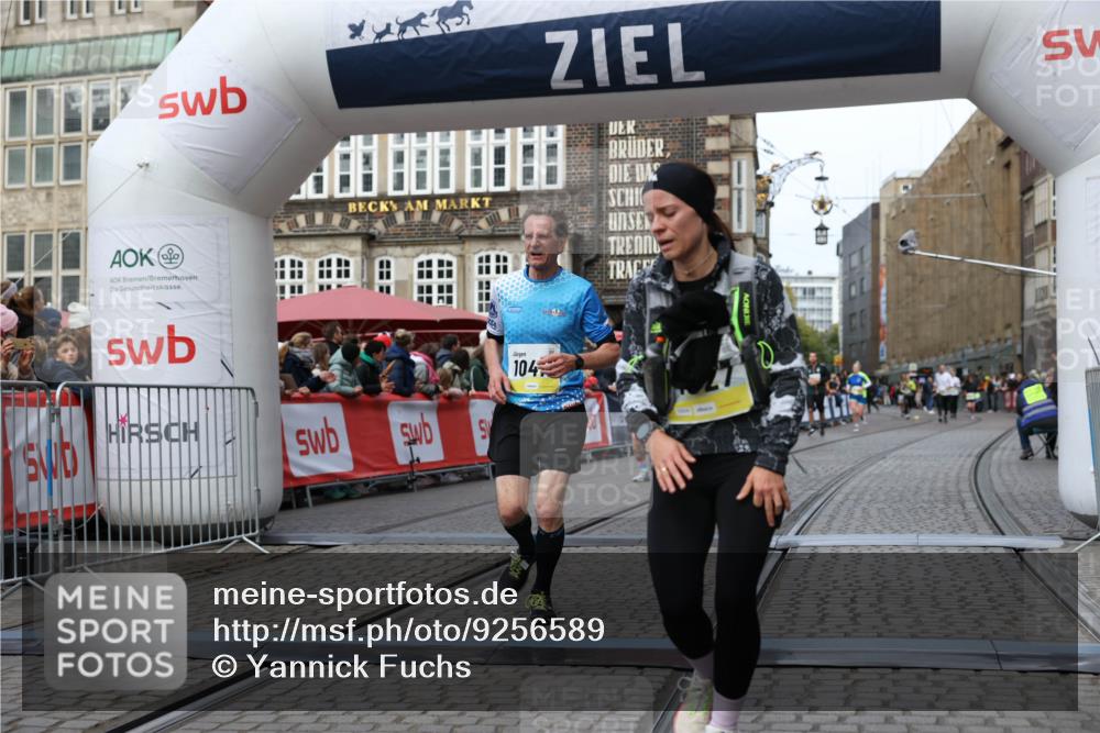 05.10.2025 - 20. swb-Marathon Bremen Yannick Fuchs http://msf.ph/oto/9256589 05.10.2025 10:46:51 Ziel 9366, 9961, 10268, 10277, 10411, 11268, 11327 meine-sportfotos.de