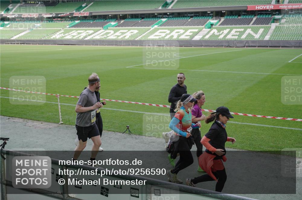 05.10.2025 - 20. swb-Marathon Bremen Michael Burmester http://msf.ph/oto/9256590 05.10.2025 10:44:18 Laufen im Stadion 7007, 8844, 9011, 9012, 9273, 9303, 9373, 9374, 9386, 9453, 9470, 9479, 9572, 9631, 9667, 9724, 9819, 9895, 9911, 9984, 10036, 10040, 10273, 10280, 10288, 10320, 10355, 10364, 10440, 10441, 10442, 10448, 10540, 10574, 10665, 10705, 10707, 10831, 10839, 10984, 11027, 11072, 11088, 11135, 11191, 11204, 11252, 11318, 11345, 11381, 11385, 11388, 11448, 11539, 11544, 11548, 11560, 11568, 11635, 9380, 9561, 10183, 10288, 10399, 10435, 10512, 10552 meine-sportfotos.de