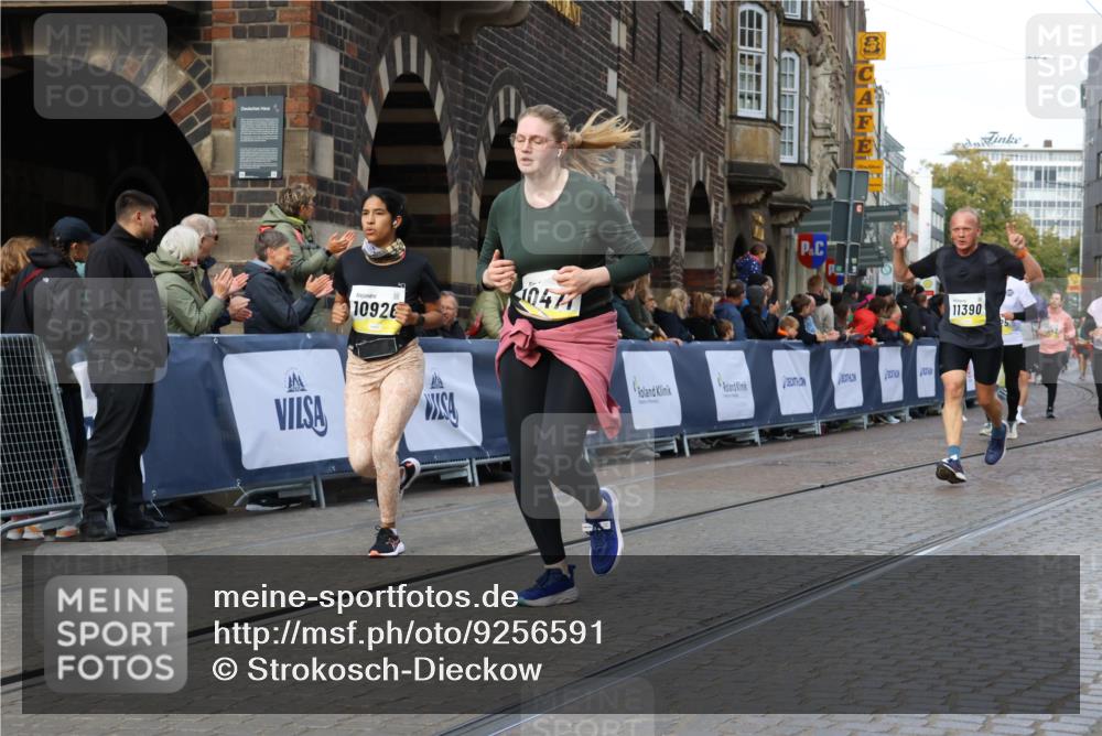 05.10.2025 - 20. swb-Marathon Bremen Strokosch-Dieckow http://msf.ph/oto/9256591 05.10.2025 11:03:14 Ziel 9246, 9325, 10142, 10405, 10471, 10926, 11390, 11467, 11502, 11508, 11509 meine-sportfotos.de
