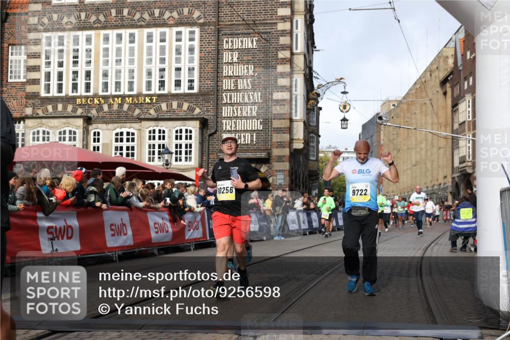 05.10.2025 - 20. swb-Marathon Bremen Yannick Fuchs http://msf.ph/oto/9256598 05.10.2025 10:55:32 Ziel 9201, 9350, 9514, 9654, 9722, 9902, 9933, 10116, 10256, 10260, 10970, 11115, 11380, 11431, 11702 meine-sportfotos.de