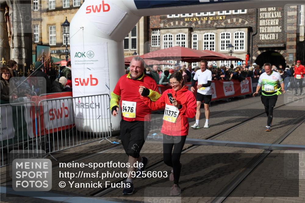 05.10.2025 - 20. swb-Marathon Bremen Yannick Fuchs http://msf.ph/oto/9256603 05.10.2025 11:16:08 Ziel 8476, 10355, 10831, 10846, 11375 meine-sportfotos.de