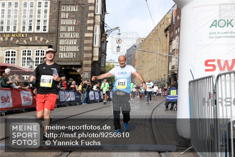05.10.2025 - 20. swb-Marathon Bremen Yannick Fuchs http://msf.ph/oto/9256610 05.10.2025 10:55:32 Ziel 9201, 9350, 9514, 9654, 9722, 9902, 9933, 10116, 10256, 10260, 10970, 11115, 11380, 11431, 11702 meine-sportfotos.de