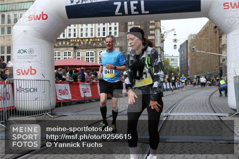 05.10.2025 - 20. swb-Marathon Bremen Yannick Fuchs http://msf.ph/oto/9256615 05.10.2025 10:46:51 Ziel 9366, 9961, 10268, 10277, 10411, 11268, 11327 meine-sportfotos.de