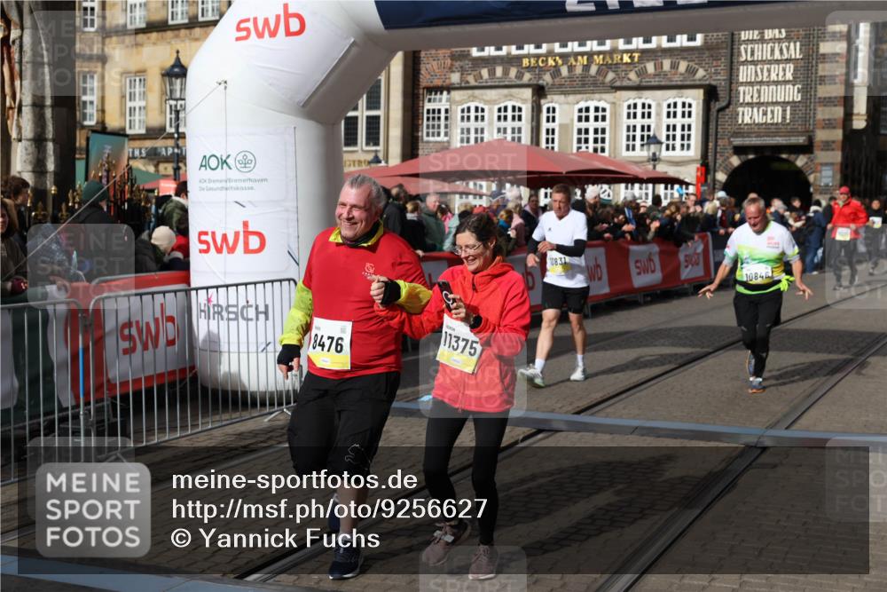 05.10.2025 - 20. swb-Marathon Bremen Yannick Fuchs http://msf.ph/oto/9256627 05.10.2025 11:16:08 Ziel 8476, 10355, 10831, 10846, 11375 meine-sportfotos.de